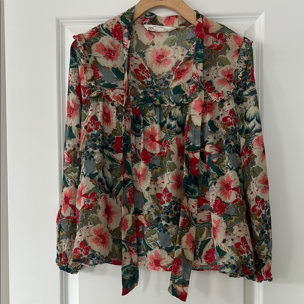 Zara Floral Print Tie Front Blouse w Ruffled Yokes with MEASUREMENTS Sz Small